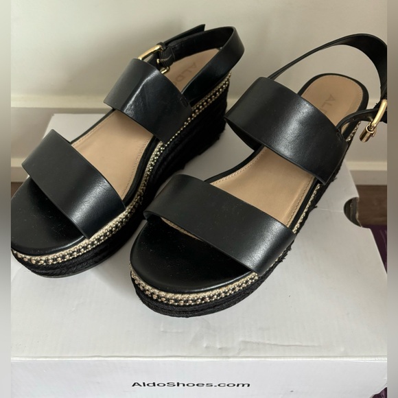 Stylish Aldo Women’s Sandals - Picture 3 of 5